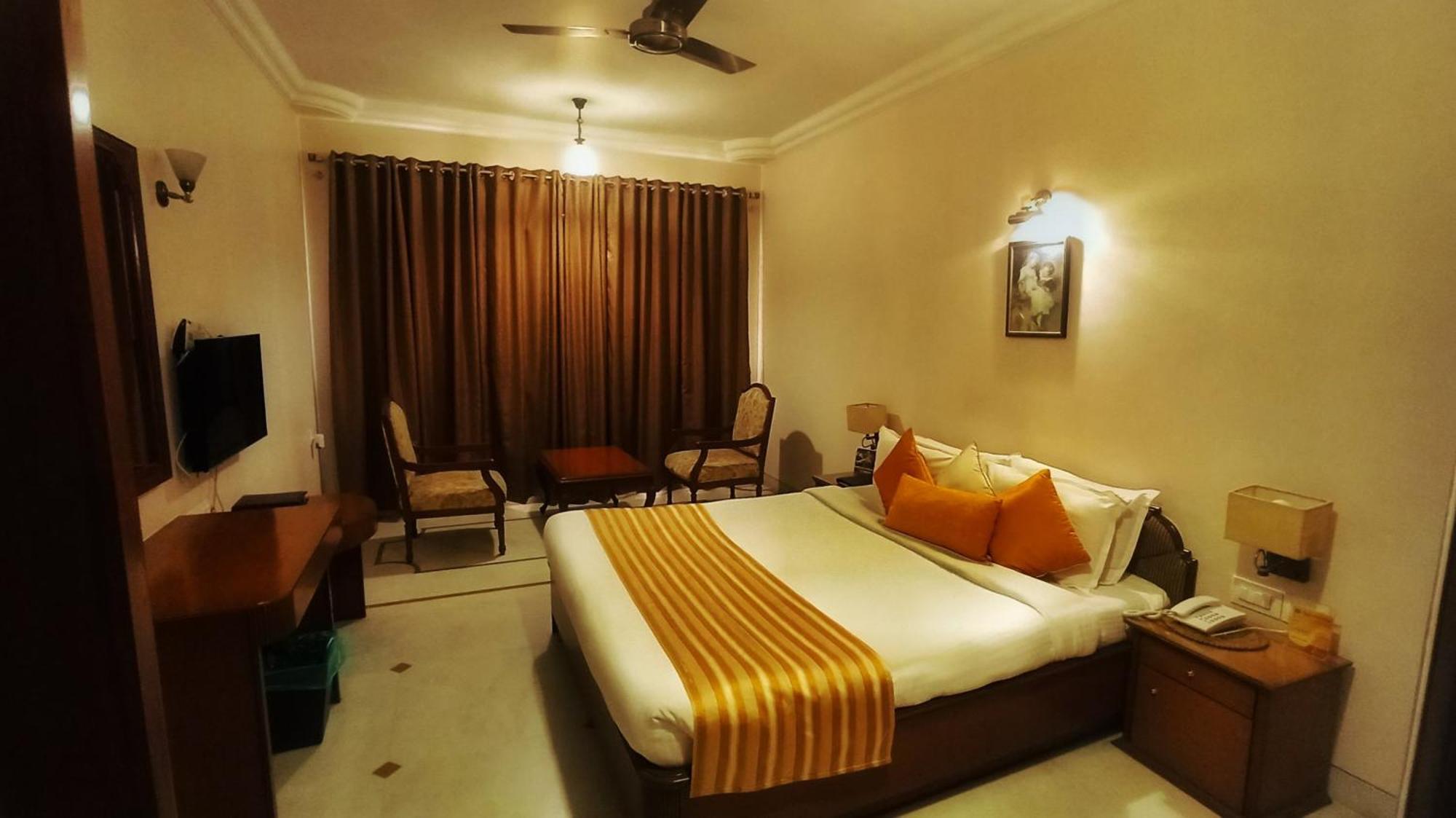 Kailash Parbat Hotel Lonavala Dış mekan fotoğraf